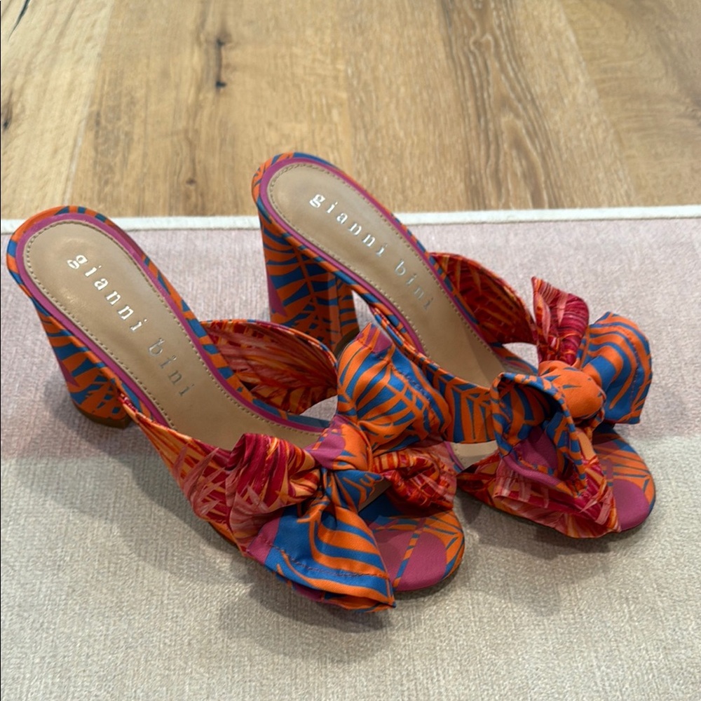 Gianni Bini Keily Palm Printed Bow Detail Block Heel Dress Sandals